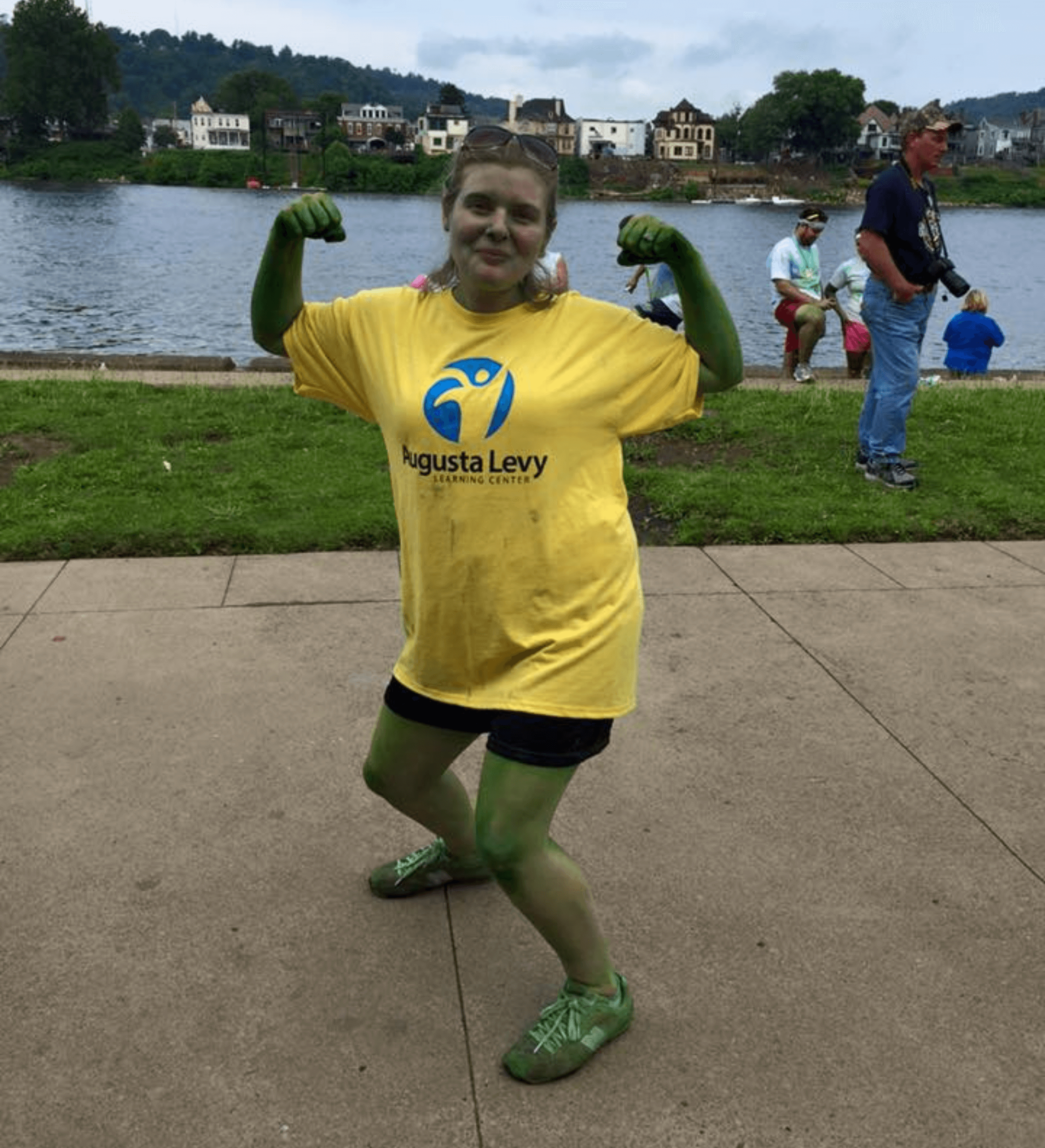 kid flexing after color run